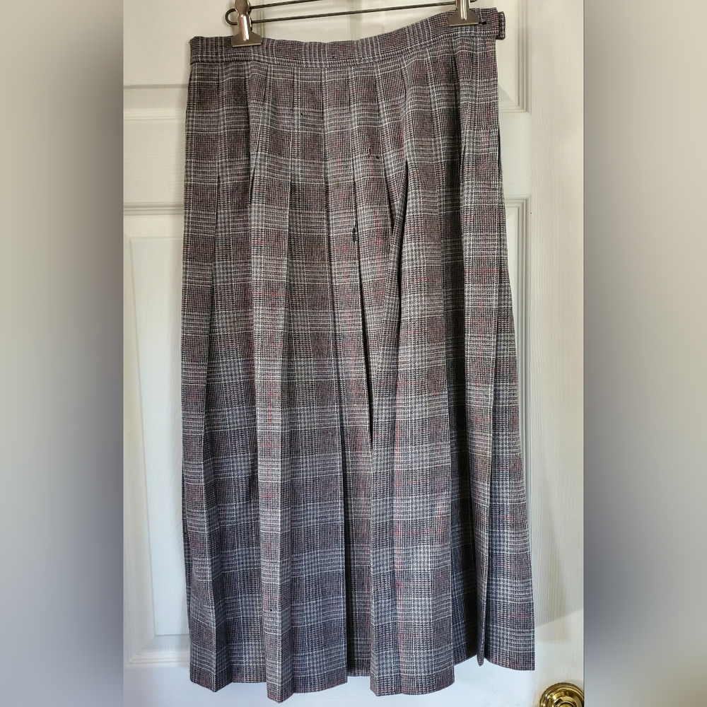 MARKDOWN!    Women's Pendleton wool skirt  size 10